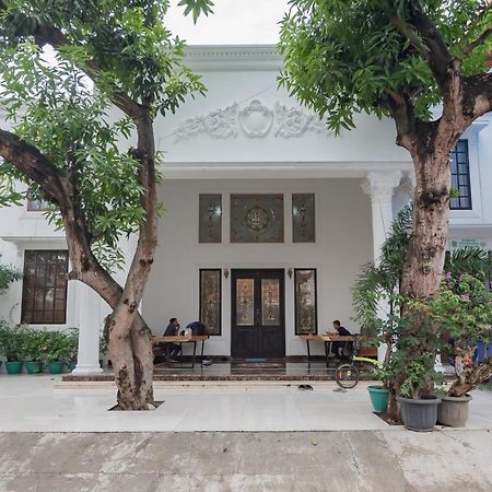 Family Homestay Syariah Cirebon Mitra Reddoorz Eksteriør bilde